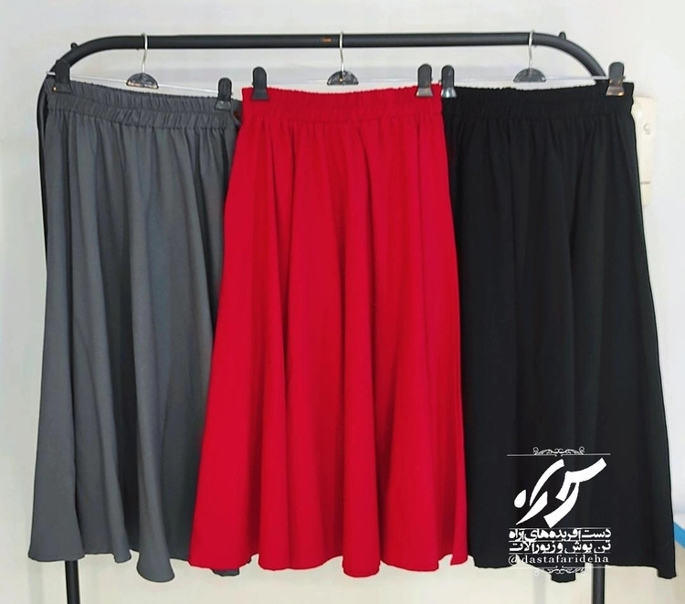 از راست به چپ : مشکی ،قرمز ، طوسی