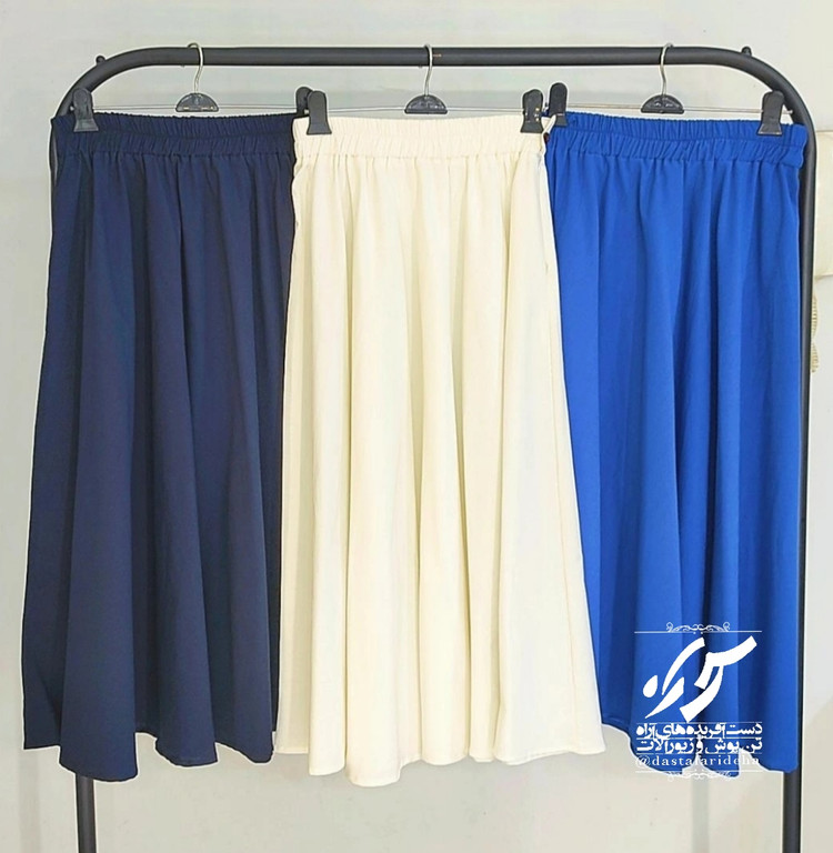 از راست به چپ : آبی کاربنی ،سفید خامه ای ، سورمه ای