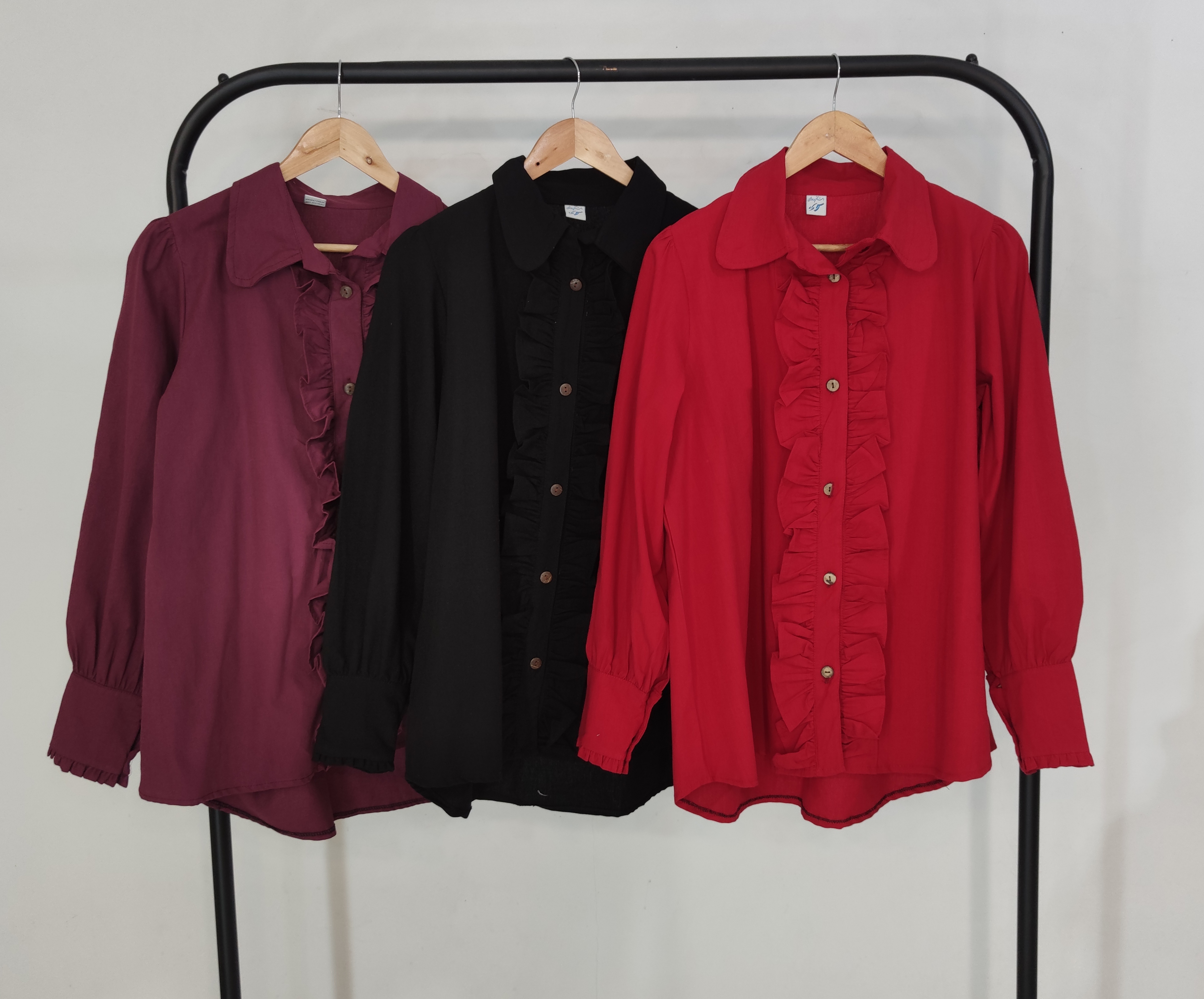 از راست به چپ : قرمز ،مشکی ،ارغوانی