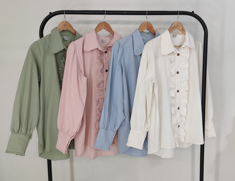 از راست به چپ : سفید ،آبی یخی ، صورتی ، سبز کاهویی