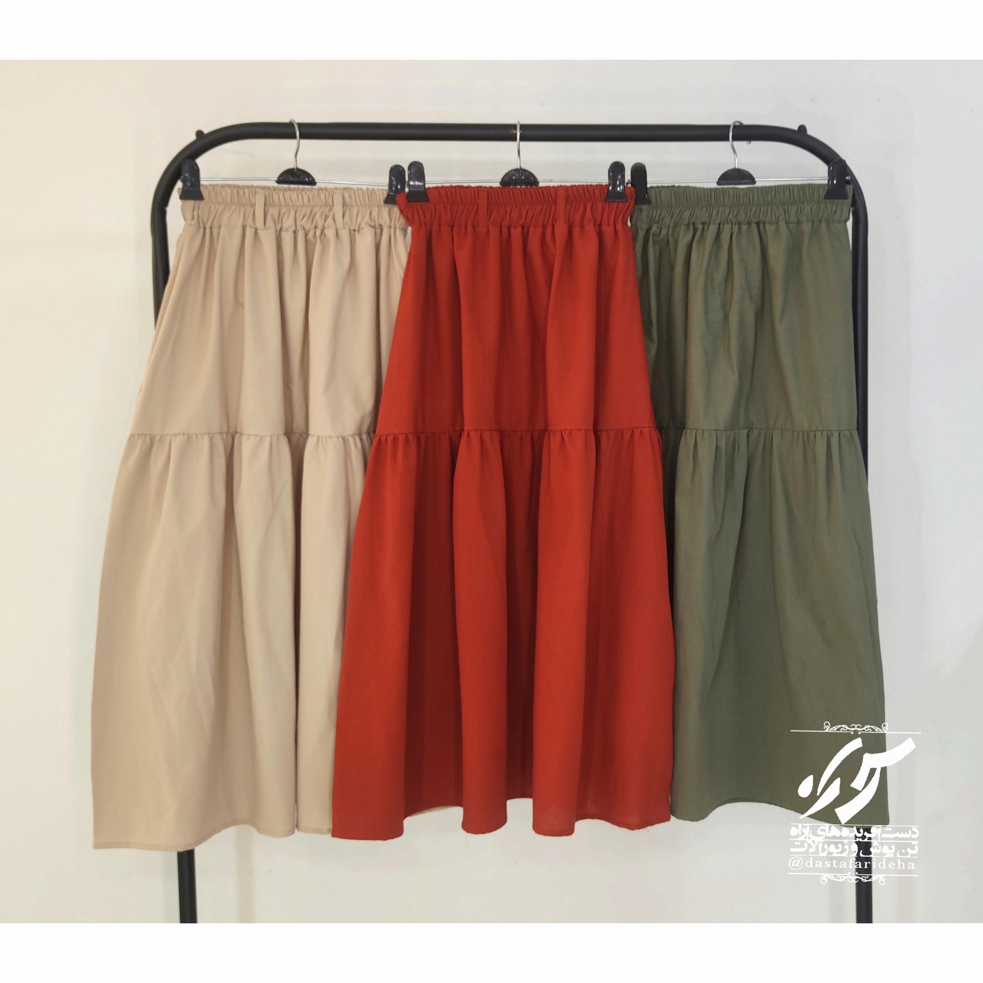 از راست به چپ : سبز ارتشی ، آجری ، کرمی