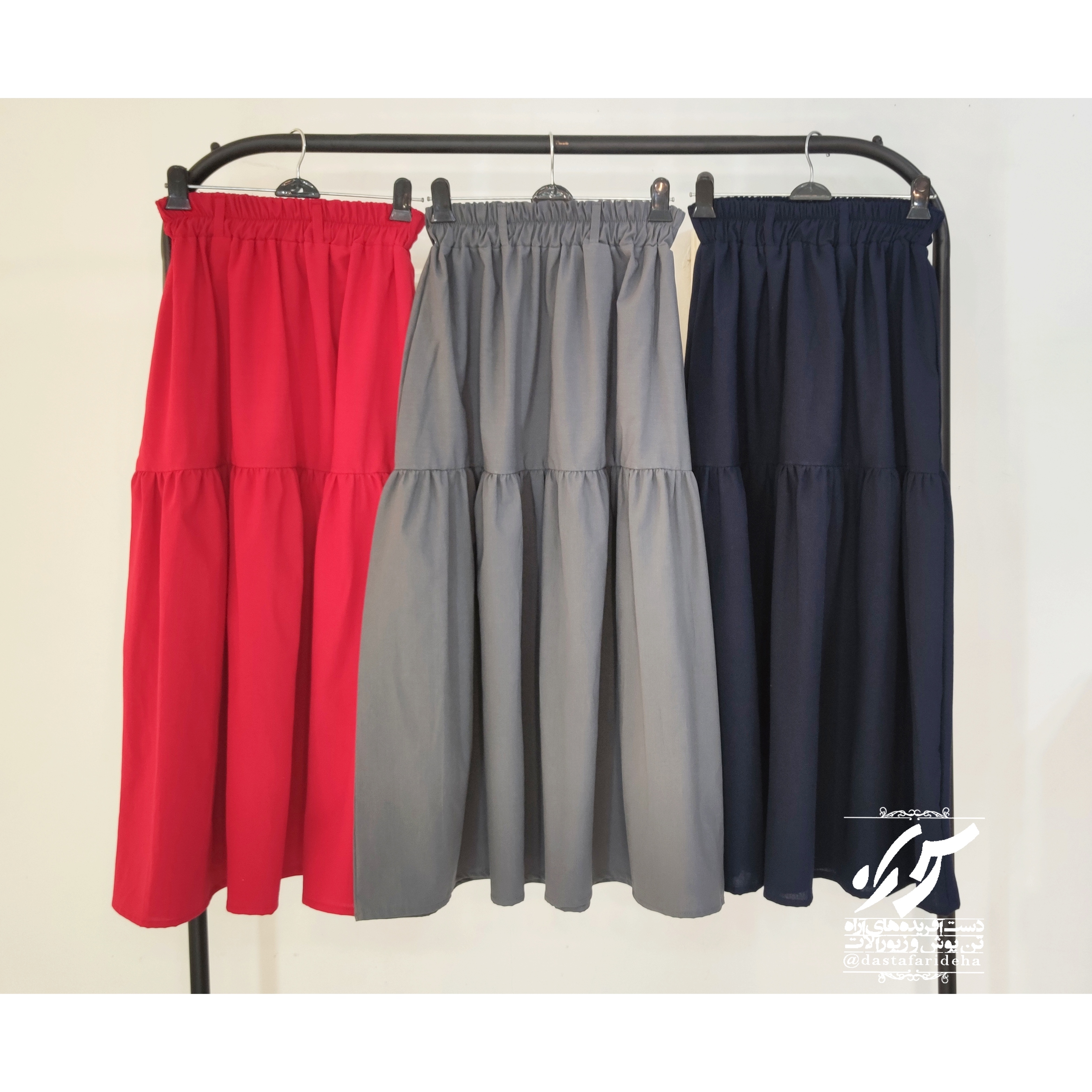 از راست به چپ: سورمه ای ، طوسی ، قرمز