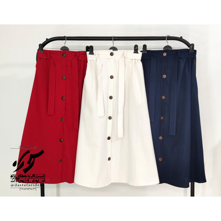 از راست به چپ : سورمه ای ، سفید ، قرمز