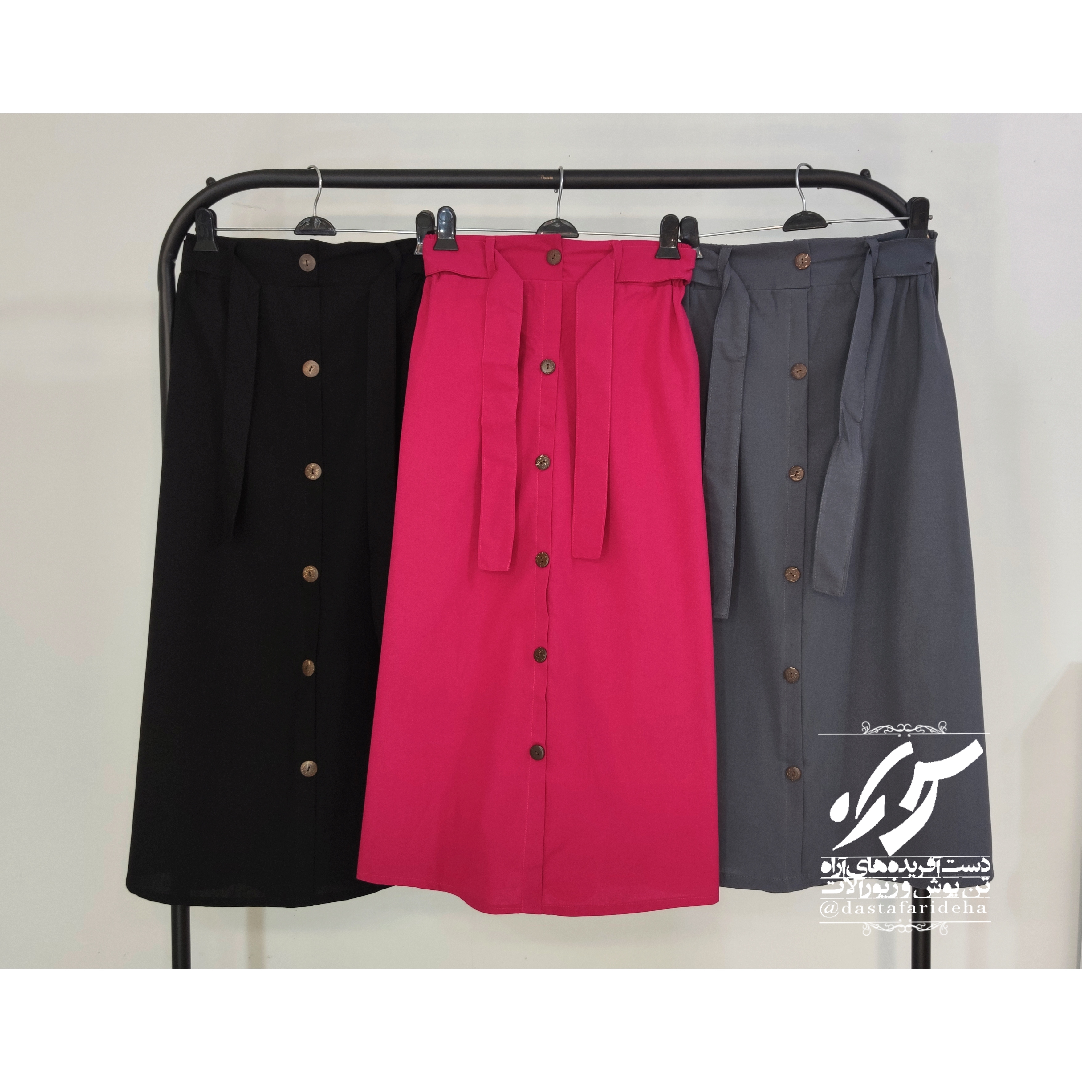 از راست به چپ : طوسی ، سرخابی ،مشکی