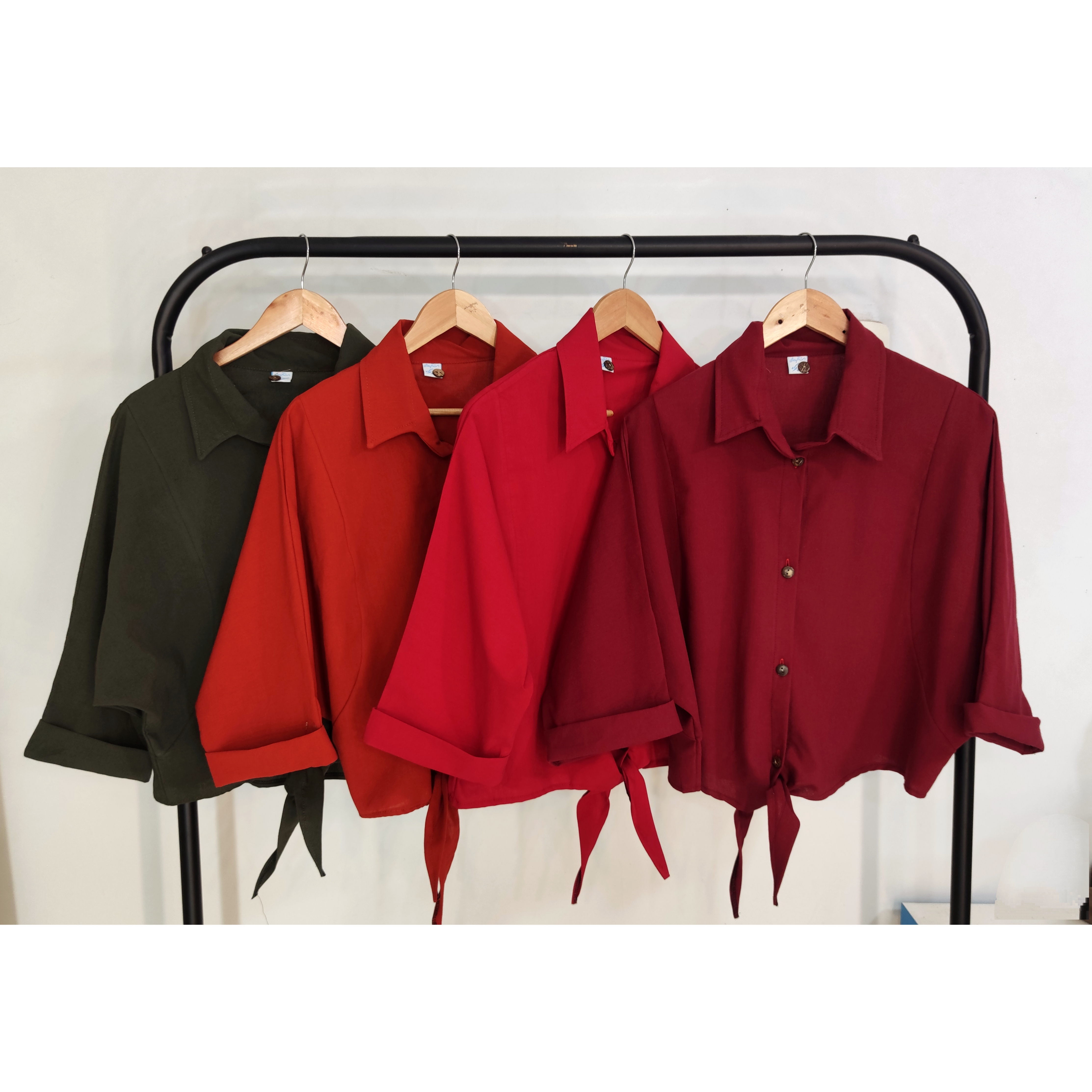 از راست به چپ : سرخابی ، آبی کاربنی ، آبی اقیانوسی ، سبز کاهویی