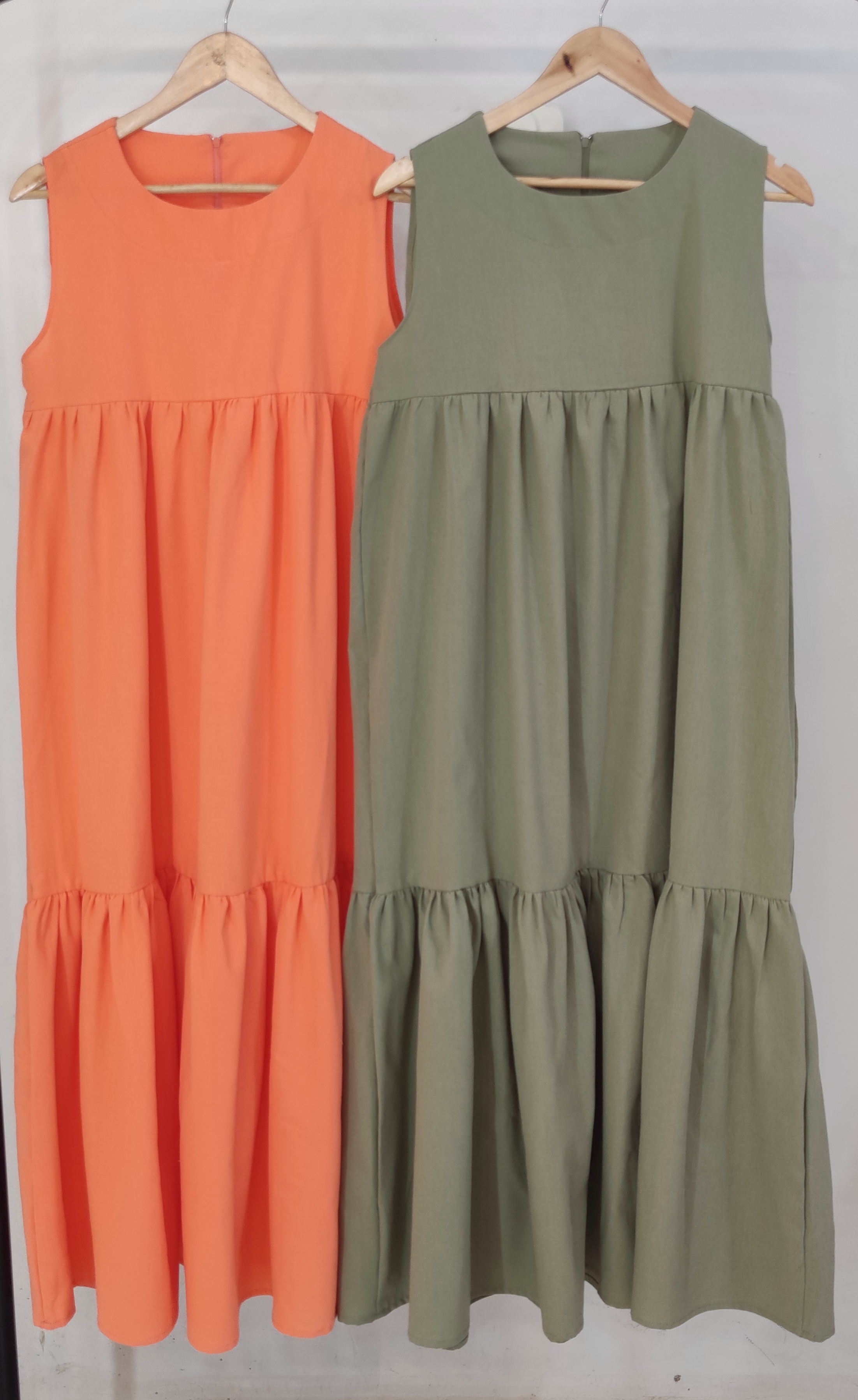 از راست به چپ : کاهویی ،هلویی