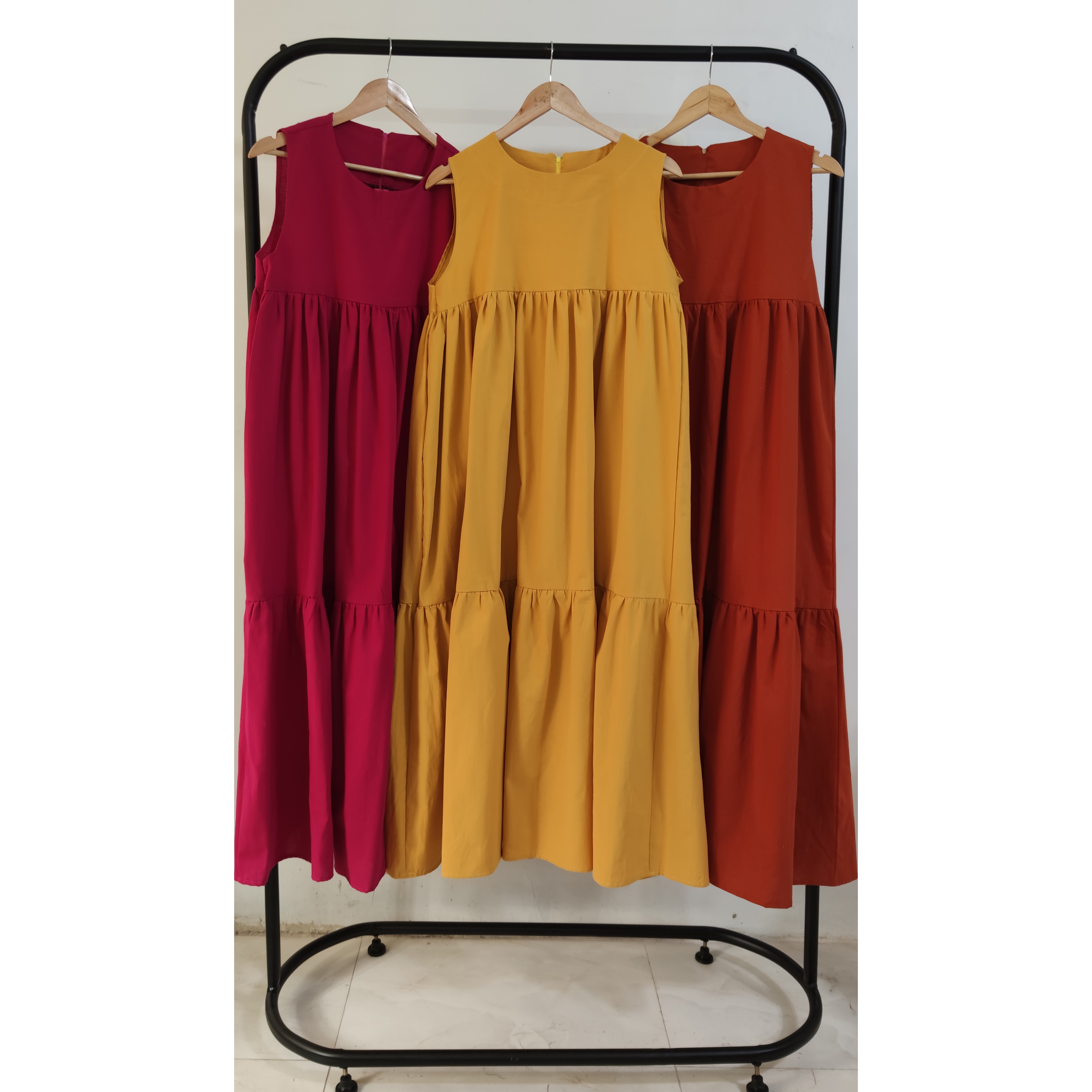 از راست به چپ : آجری ، زرد ، سرخابی